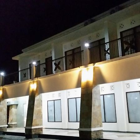 Tempatku Indonesian Restaurant And Rooms Сенггиги Экстерьер фото