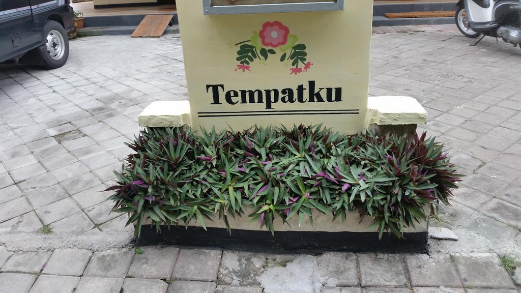 Tempatku Indonesian Restaurant And Rooms Сенггиги Экстерьер фото